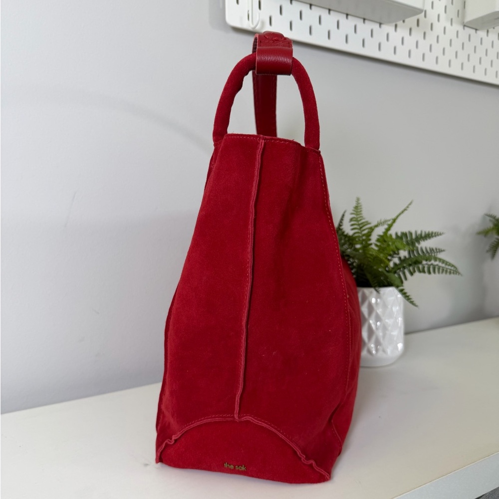 The Sak Los Feliz Large Tote Bag In Scarlet Suede - Picture 4 of 10